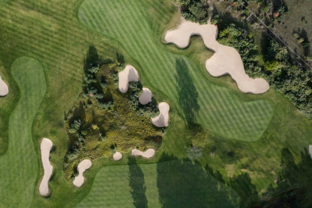 Campo de golf con casa club, ejemplo de proyecto de inversión
