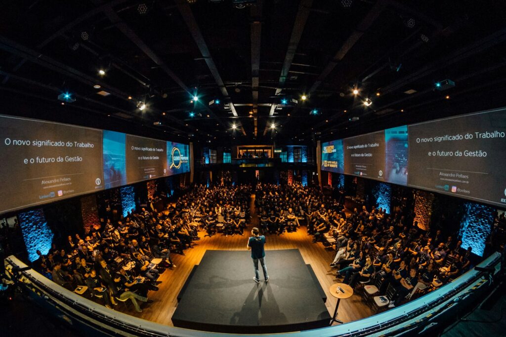 Noticias de NGM: asistentes a un congreso del sector