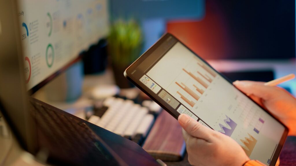 Software de gestión de clubes de golf: panel de datos en una tablet